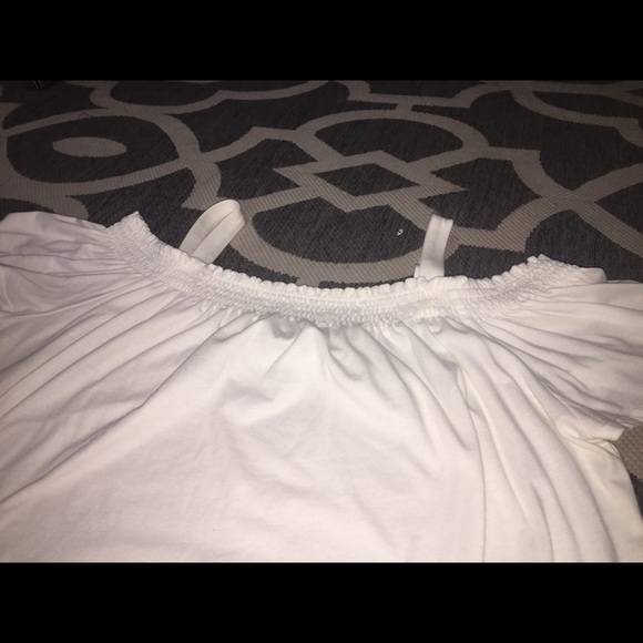 White off the shoulder - Picture 1 of 2